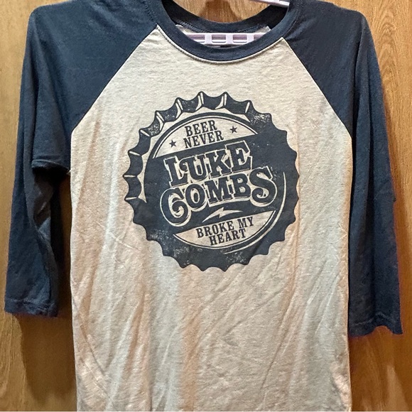 Luke Combs Size M Beer Never Broke My Heart Baseball Style T Shirt White & blue - Picture 1 of 7